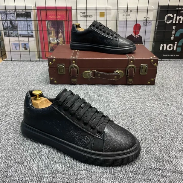 欧洲站轻奢男鞋秋季男2025新款压花哑光面韩版百搭潮流休闲板鞋