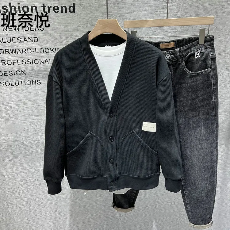 2025春秋季针织V领开衫夹克男韩版潮流休闲时尚纯色贴标修身外套