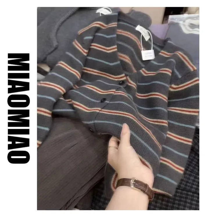 【大码】5006苗苗家!不一样的条纹来喽#V领慵懒撞色毛衣开衫