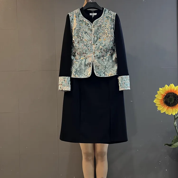 新中式国风重工刺绣马甲➕长袖复古盘扣前开叉连衣裙高品质两件套