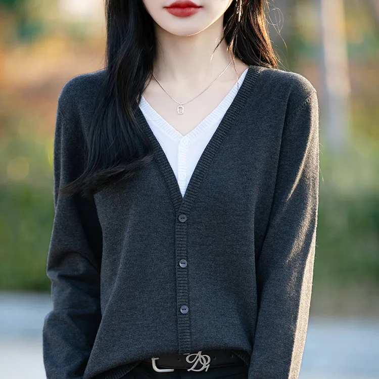 春秋新款精纺细支羊毛衫女假两件V领针织开衫宽松外搭上衣