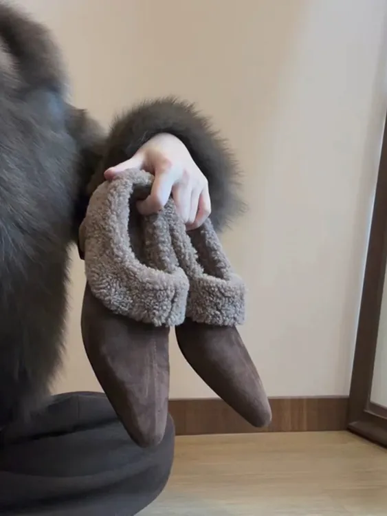 牛毛版~咖色尖头复古单鞋秋冬新款加绒毛毛鞋子女保暖棉鞋豆豆鞋