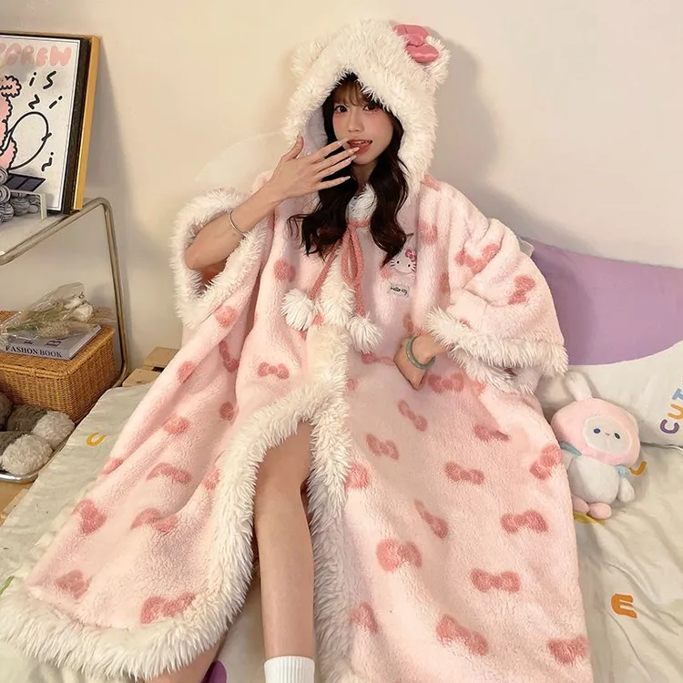 凯蒂猫斗篷款学生睡袍女秋冬季法兰绒睡裙甜美家居服女生单袍卡通