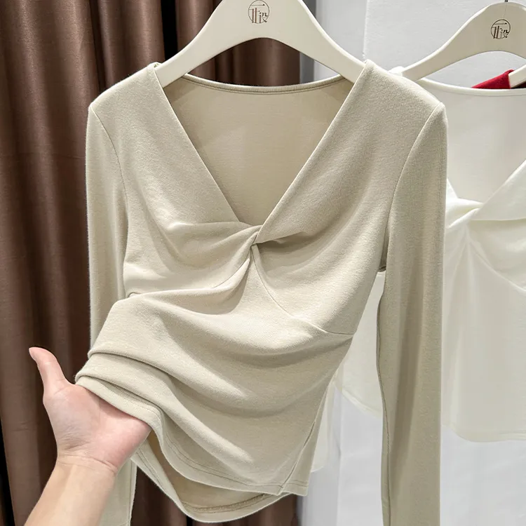 复古设计感扭结软糯针织长袖打底衫女秋季V领内搭T恤修身独特上衣