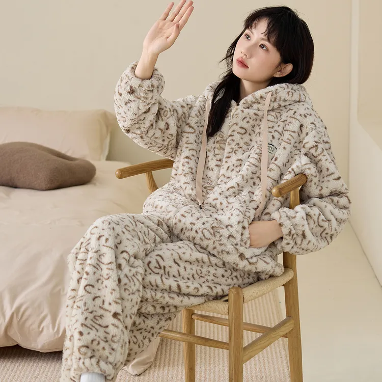 2025新款冬款加厚加绒豹纹睡衣女秋舒棉绒连帽保暖珊瑚绒家居服