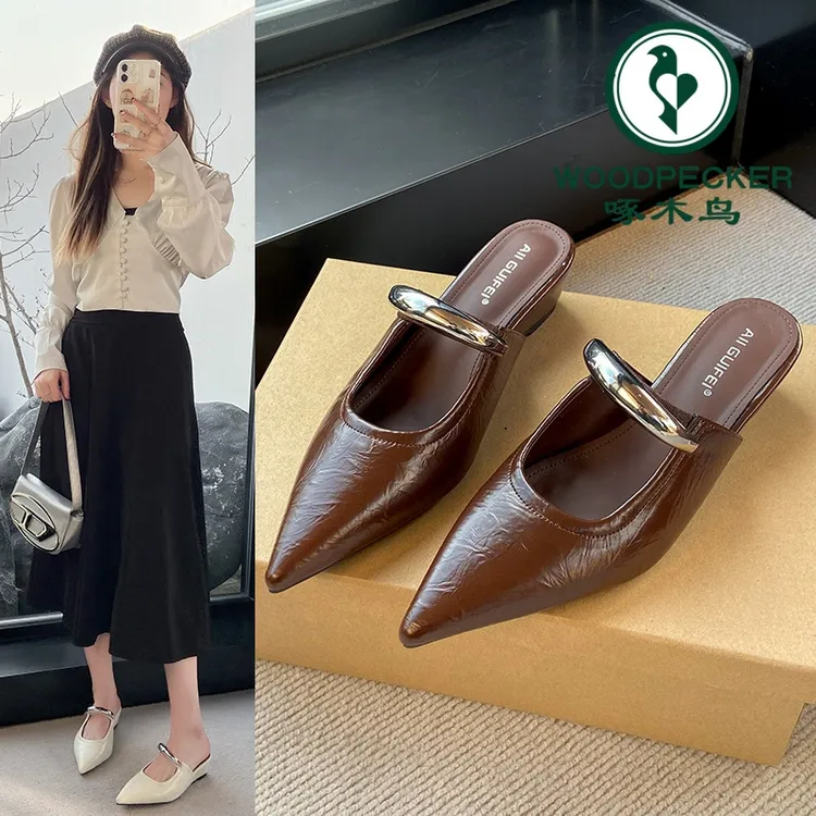 啄木鸟法式复古坡跟尖头穆勒拖鞋女外穿2025新款金属扣玛丽珍半拖