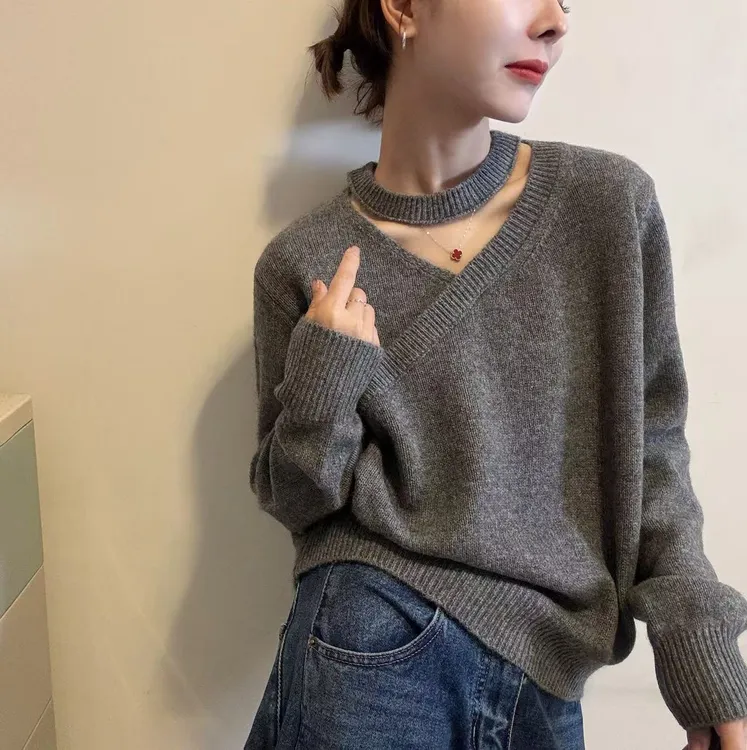 2025秋季新款欧货设计感交叉V领挂脖套头毛针织衫毛衣女装上衣