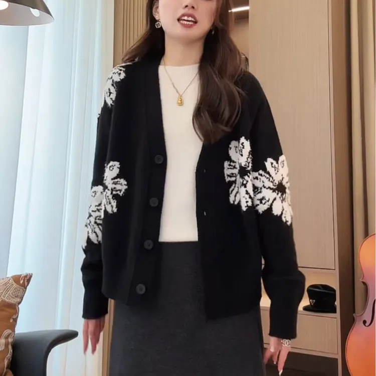 黑色毛衣开衫外套女士秋冬慵懒高级感宽松刺绣花朵针织衫v领上衣