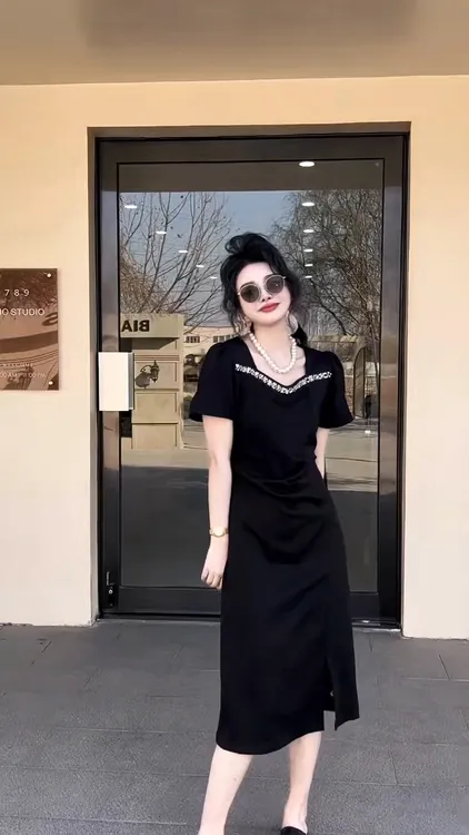 小黑裙2025夏季新款韩版名媛气质感大方显瘦连衣裙