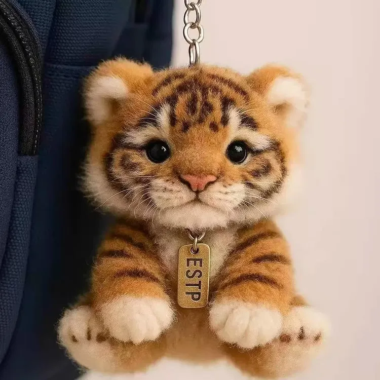 原创新款乖巧小老虎毛绒公仔高颜值可爱老虎毛绒包包挂件超萌玩偶