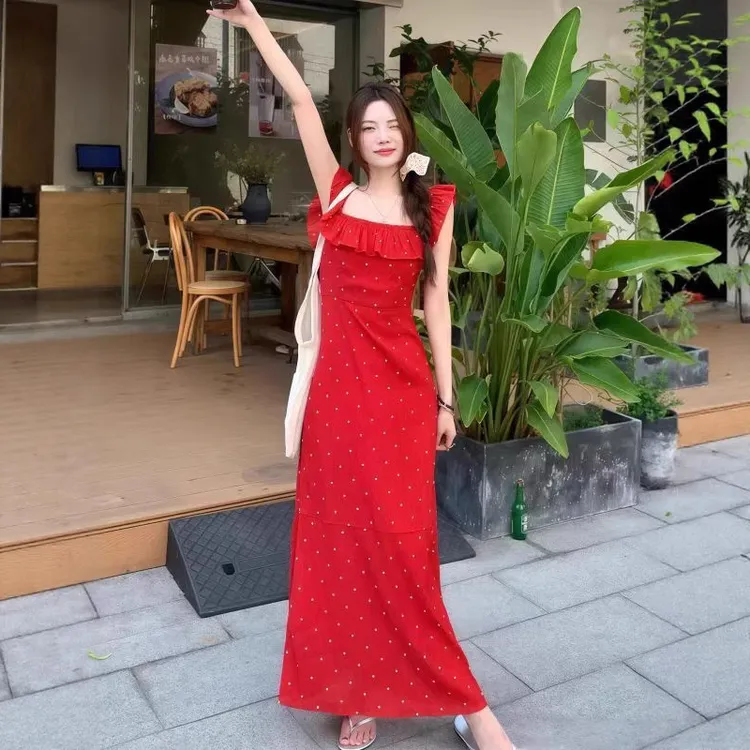 法式温柔气质飞飞袖荷叶边拼接连衣裙女夏季新款波点方领吊带长裙