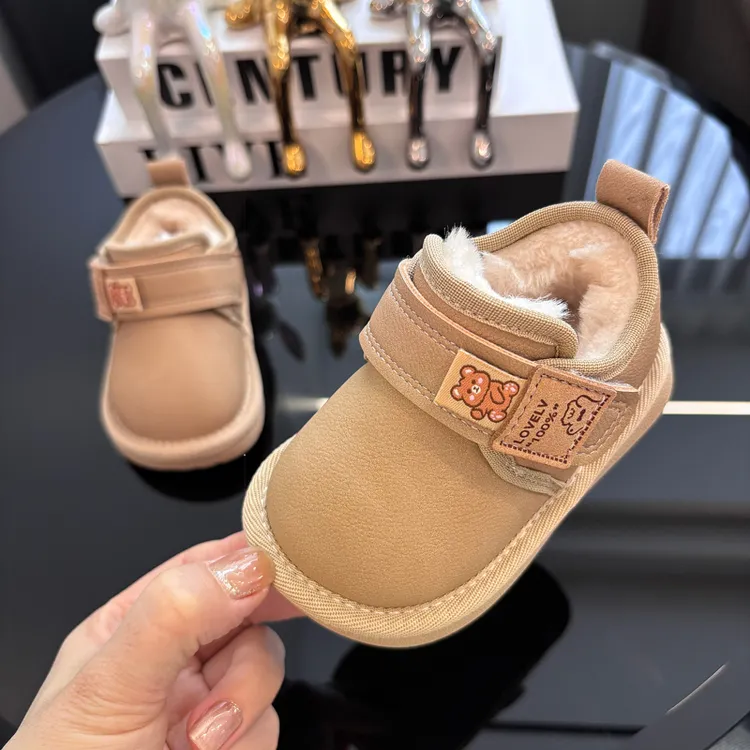 冬季新款宝宝鞋子1-3岁软底加厚保暖雪地靴婴儿小童中帮棉鞋卡通