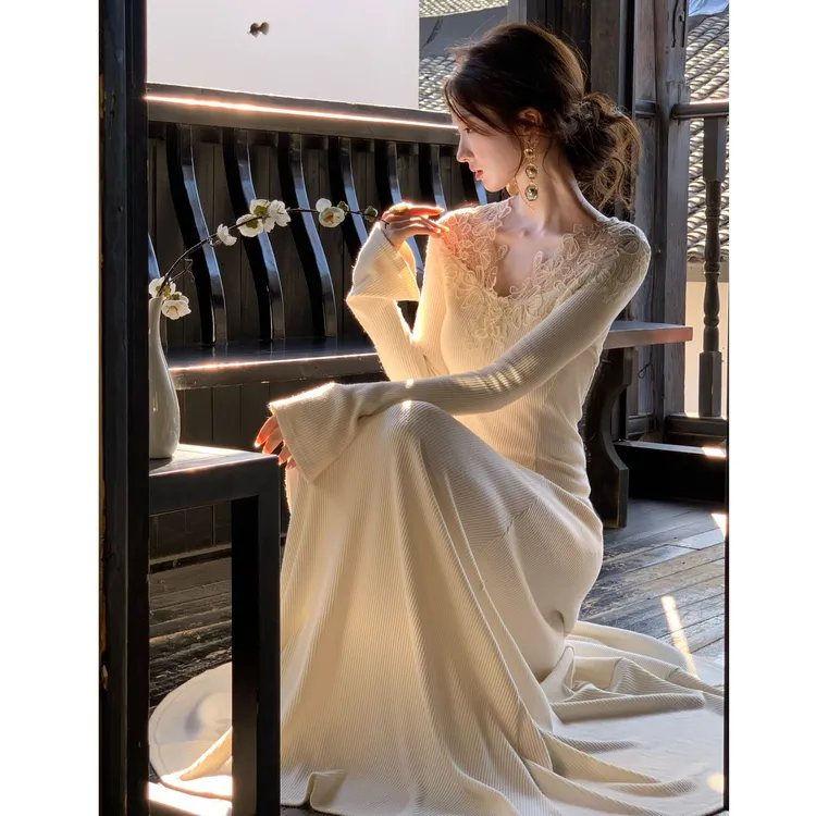 气质蕾丝长袖针织连衣裙秋冬季高级感轻奢法式修身显瘦A字裙长裙