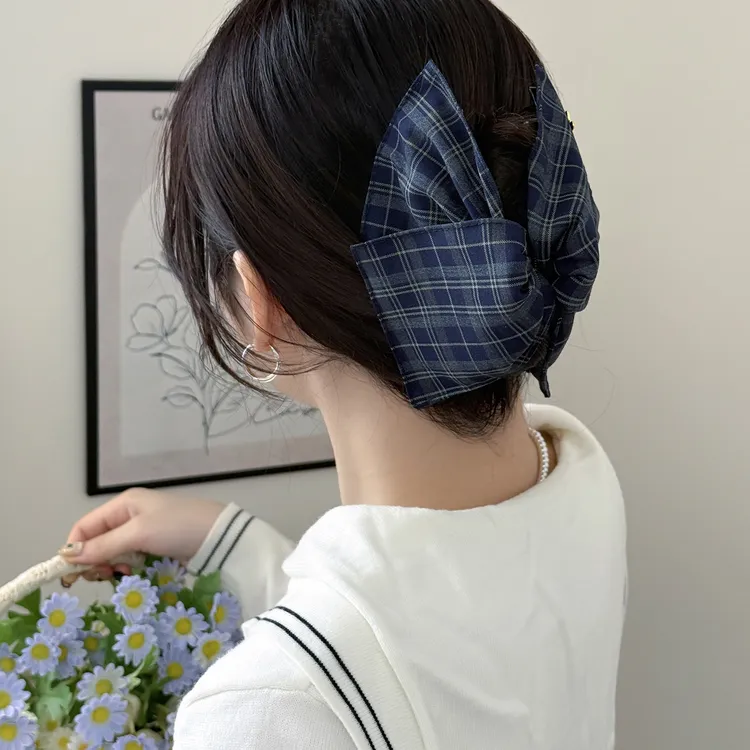 田园风苏格兰格纹小熊标布艺贝壳发夹女2025新款洋气百搭盘发抓夹