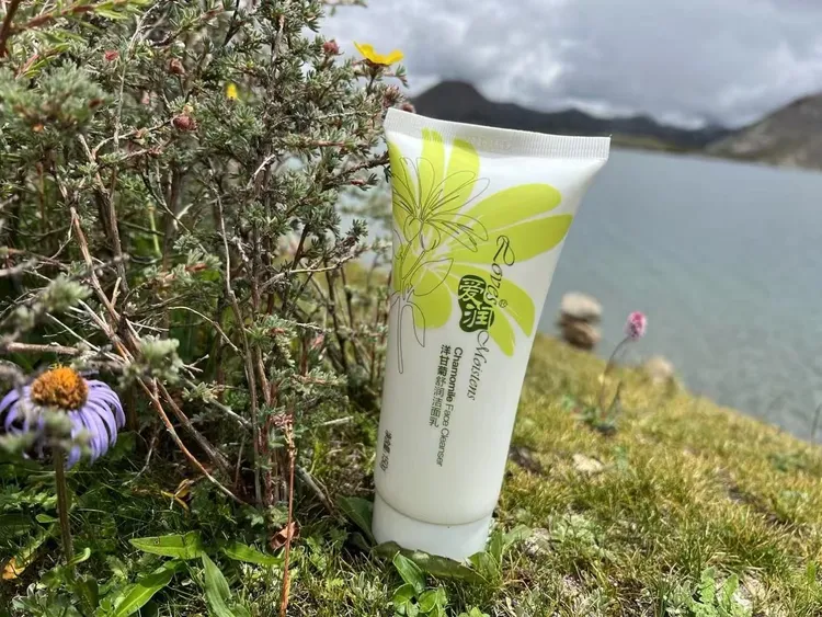 洋甘菊舒润洁面乳温和清洁不刺激深层清洁呵护肌肤