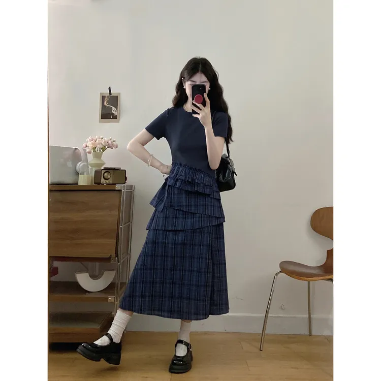 MO88ZSPF大码女装蓝色格纹短袖连衣裙女夏拼接不规则裙摆中长裙