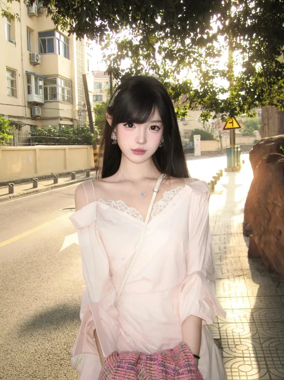 2025秋季法式纯欲蕾丝拼接氛围感性感小心机露肩衬衫裙连衣裙短裙