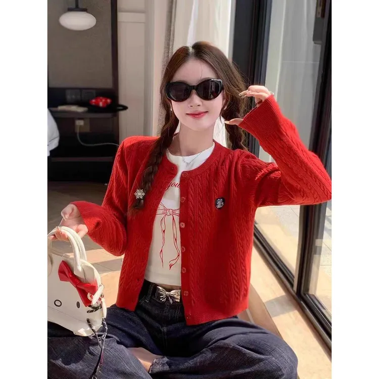 明媚减龄设计感麻花刺绣针织开衫上衣女2025秋季洋气百搭毛衣