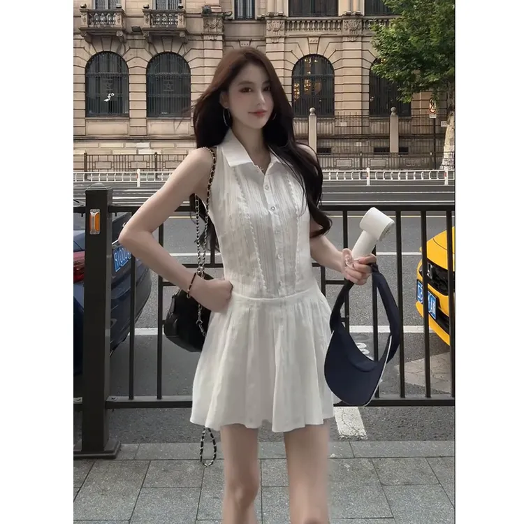 法式纯欲翻领无袖白色连衣裙女设计感收腰显瘦百褶短裙子夏季新款