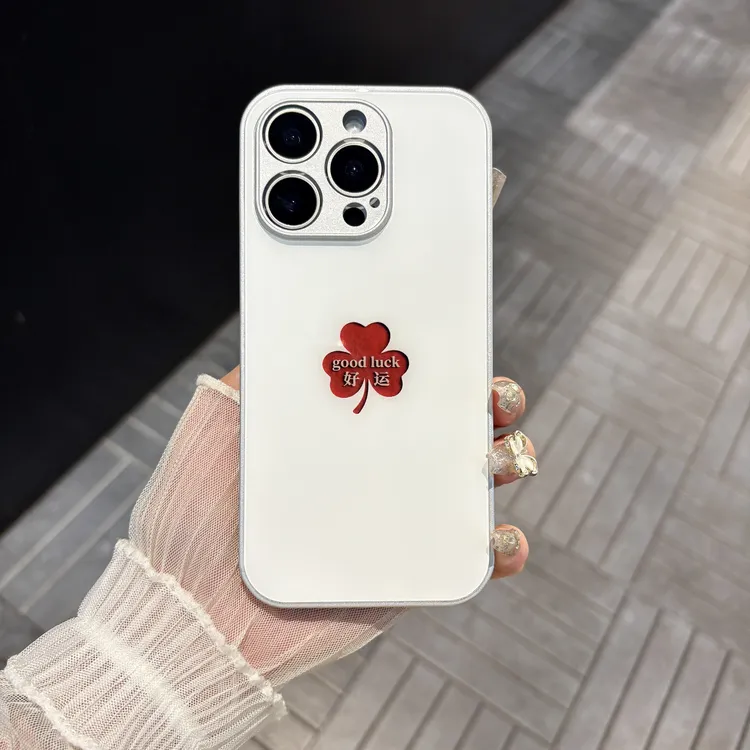 苹果/华为/oppo/vivo/小米 三叶草适用iPhone17/16肤感玻璃手机壳