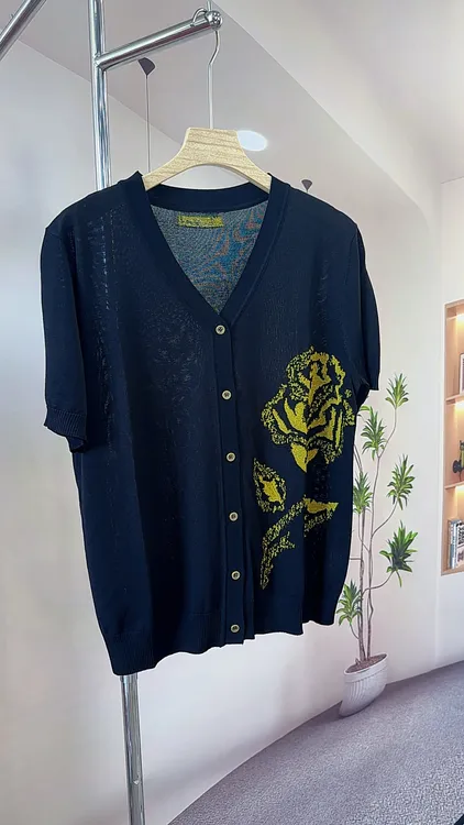 【开  衫】6001黑金玫瑰V领提花针织短袖开衫