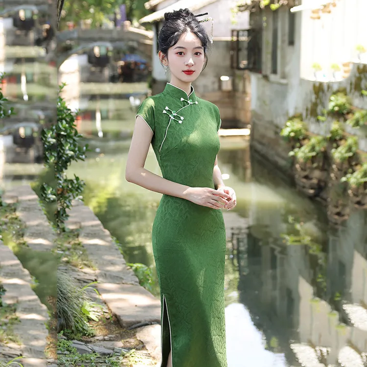 【锦上添花】绿色中式长款改良旗袍2025新款年轻款女日常可穿复古修
