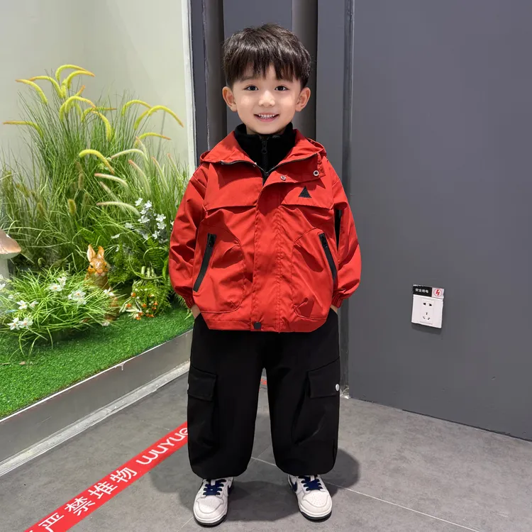 男童秋装外套2025新款洋气中小儿童春秋季男孩休闲户外运动冲锋衣