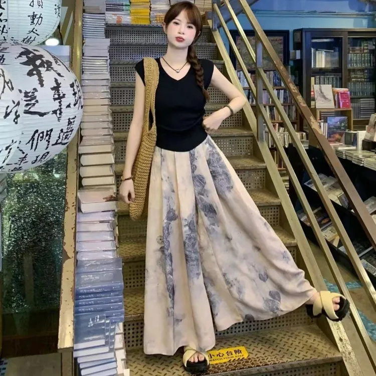 新中式穿搭2025夏季新款设计感气质针织上衣水墨画阔腿裤两件套装