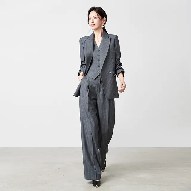 开春老钱风松弛感灰色条纹西装套装高智感西服马甲阔腿裤三件套女