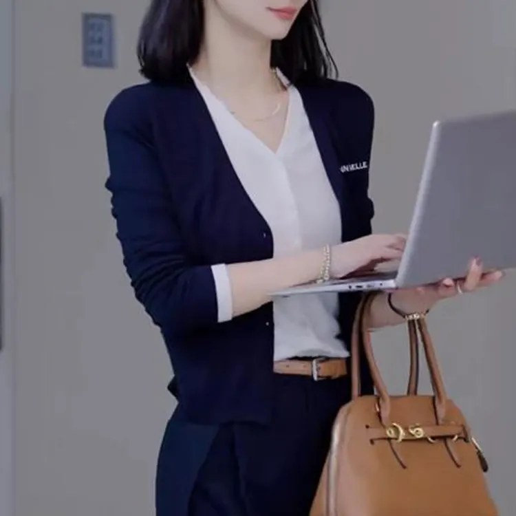 2025春秋新款假两件拼接针织衫女士气质显瘦拼接长袖毛衣时尚女装