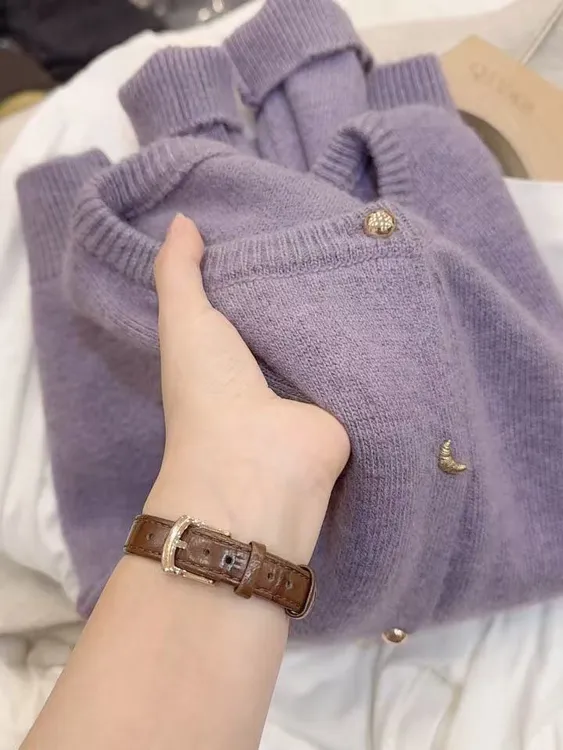 七言家巨好看 #薄雾紫月牙扣秋冬软糯毛衣开衫-350@