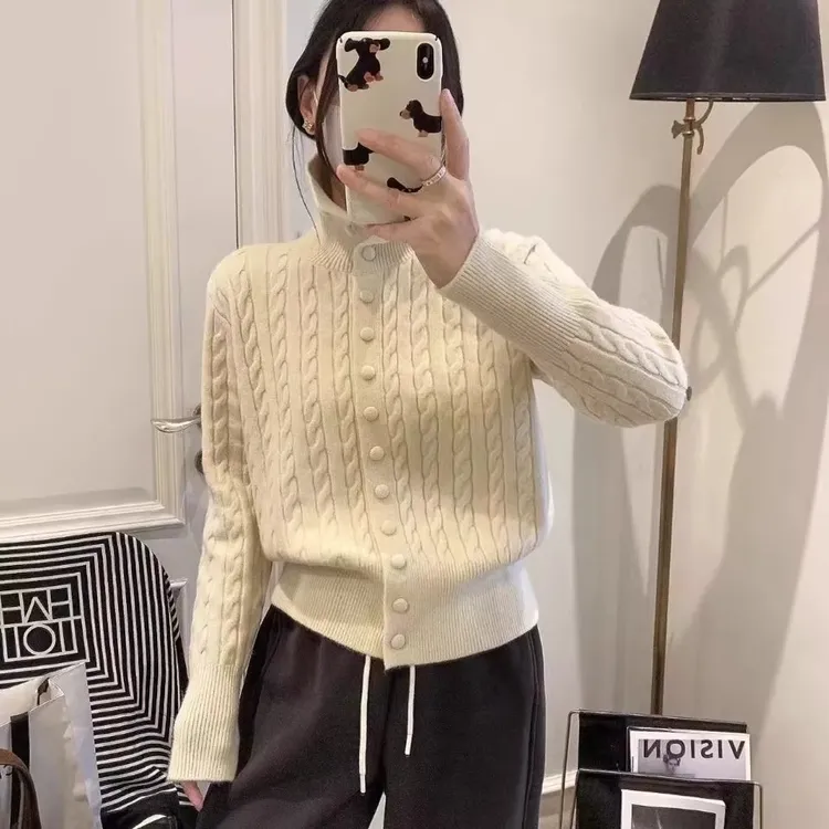 针织开衫毛衣女翻领纯色麻花设计感早秋2025新款单排扣打底衫外套