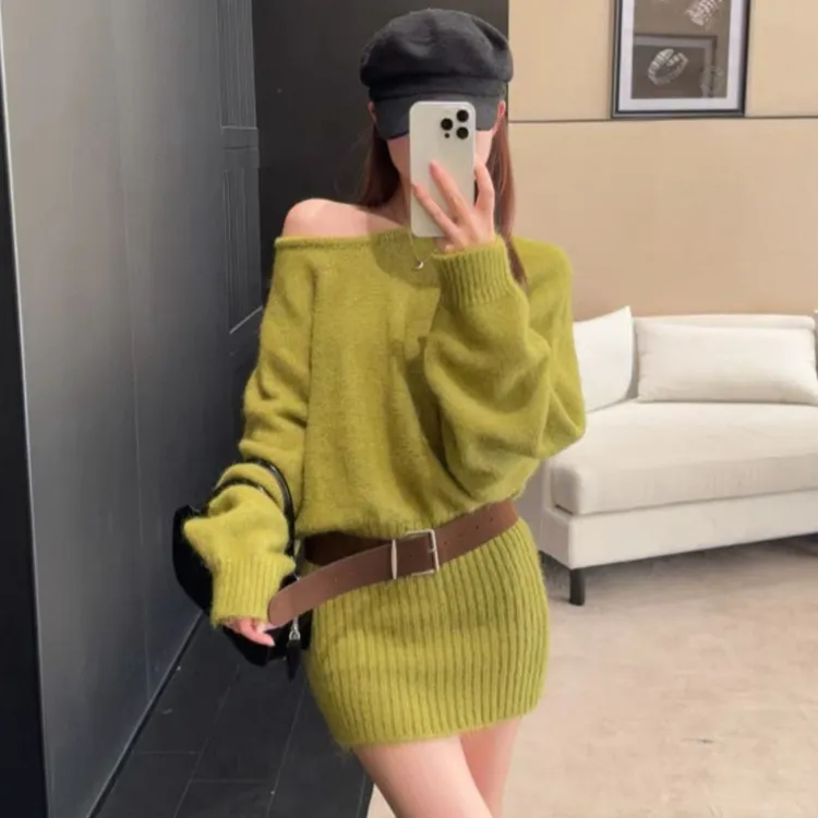 秋季圆领长袖连衣裙女装早秋氛围感穿搭宽松慵懒风纯欲辣妹包臀裙