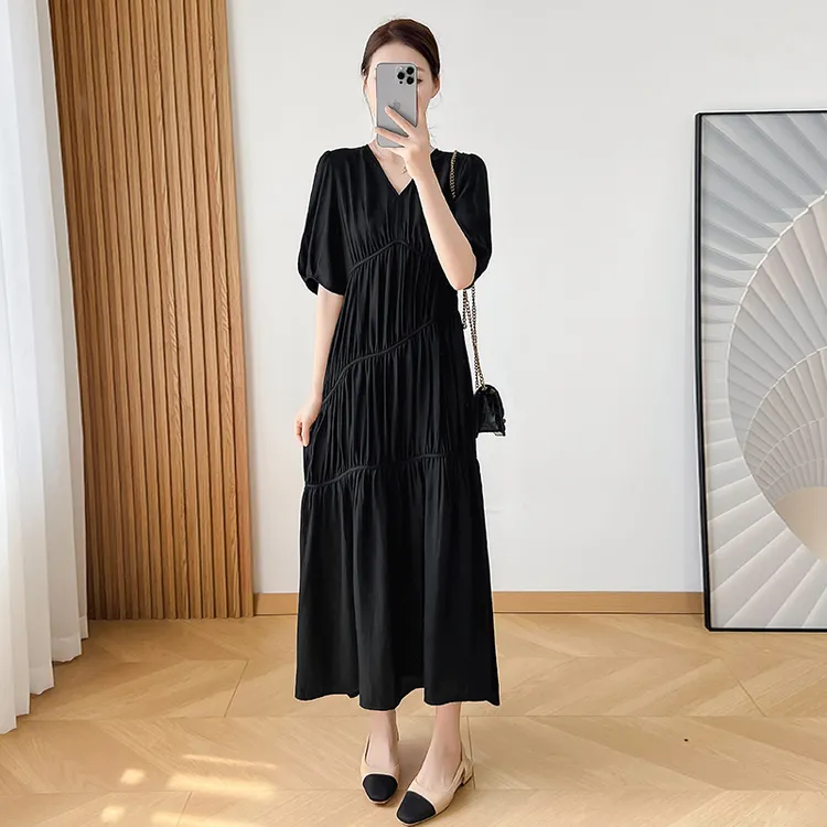 法式赫本风短袖V领连衣裙女2025夏新款收腰显瘦气质黑色连衣裙