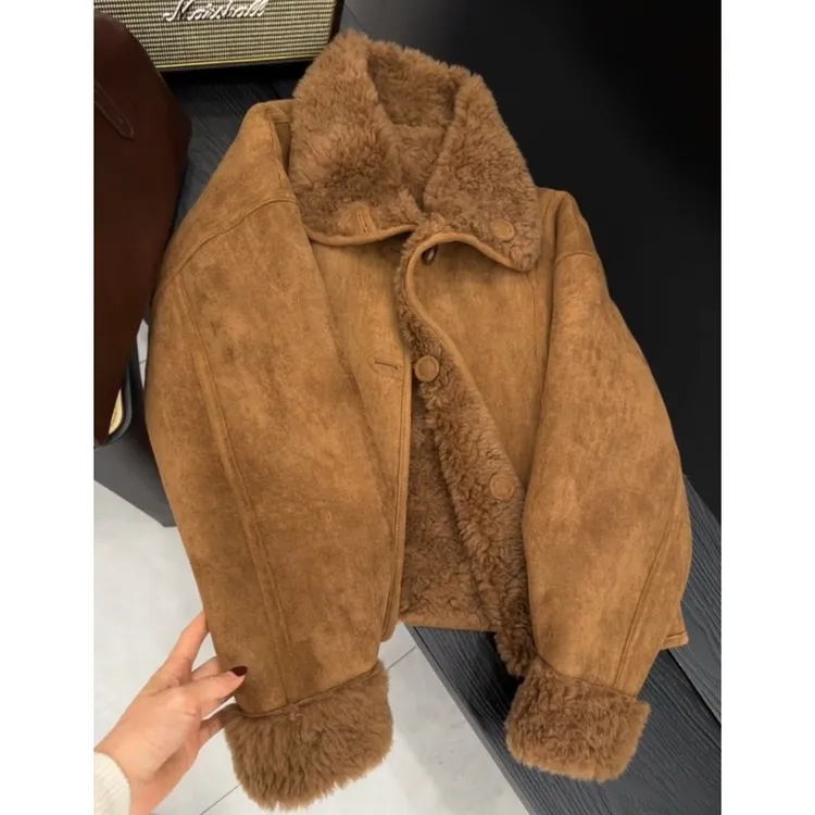 秋冬皮毛一体加厚翻领短款外套女2025新款爆款保暖羊羔绒韩系棉服