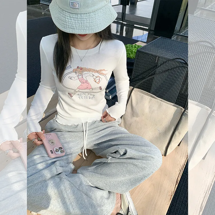 曾小咸 白色卡通印花圆领长袖T恤女通勤修身内搭上衣Z251TZ0065