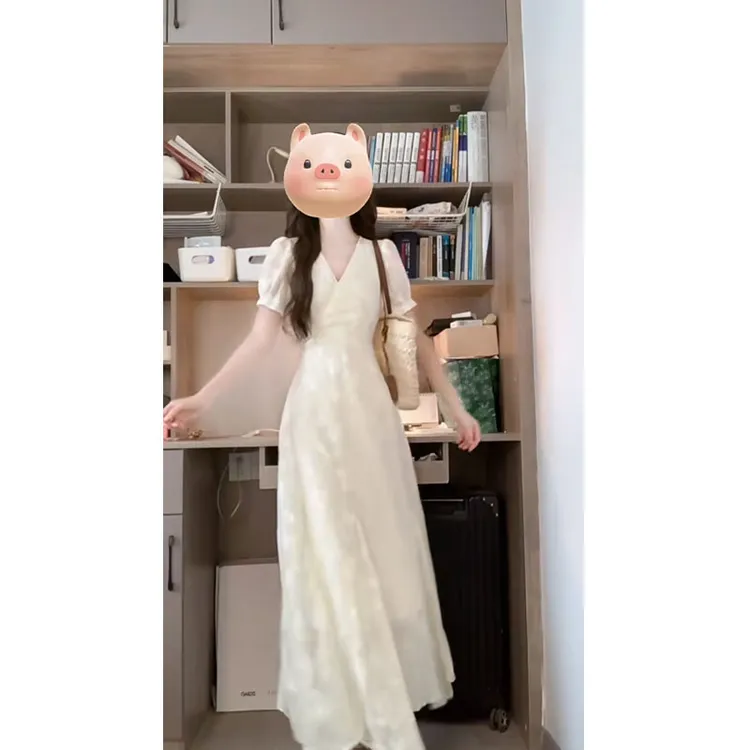 温柔风法式设计感小众V领连衣裙女夏季2025新款高级感超好看长裙