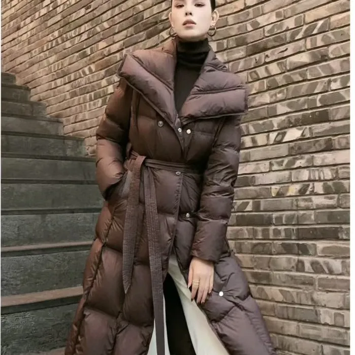 大翻领长款系带收腰时尚羽绒服