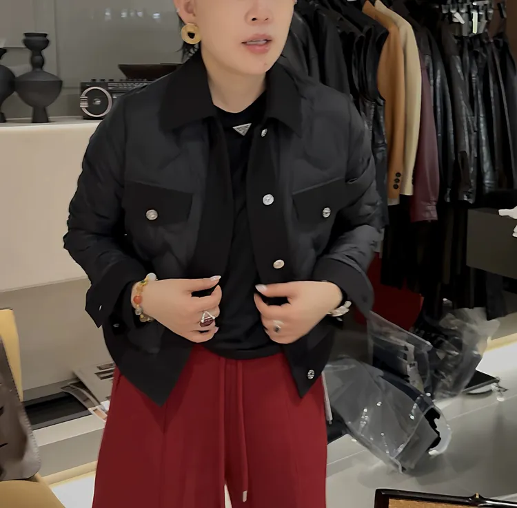 JING2025冬季新款高端鹅绒服翻领羽绒服轻薄压皱格子短款女士外套
