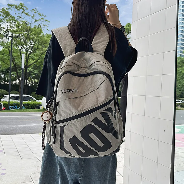 男女书包通勤大容量校园初中生高中生双肩包女时尚轻便背包旅行包