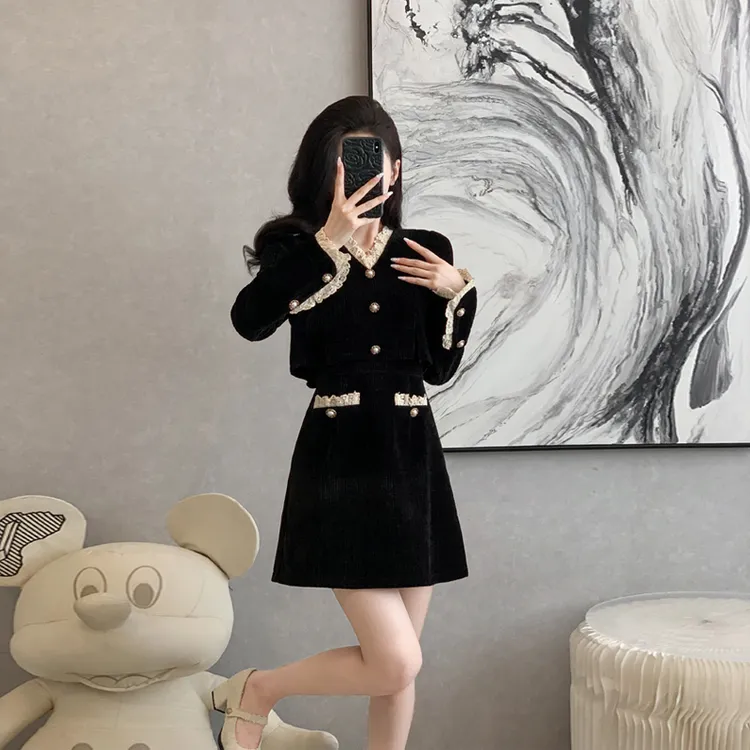 黑色假两件v领连衣裙女春装新款小香风灯芯绒裙子法式复古小黑裙