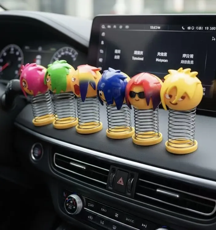 非主流车载笑脸弹簧仔车载表情弹簧摆件个性摇头公仔摆件地摊