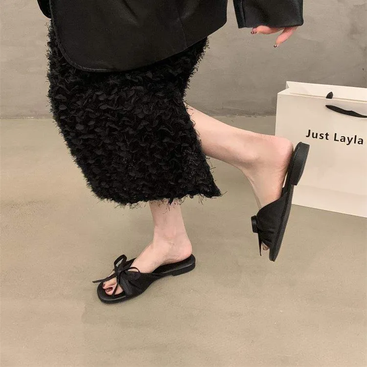 相伴2025新款仙女风配裙子夹趾凉拖鞋女夏外穿甜美蝴蝶结沙滩凉鞋
