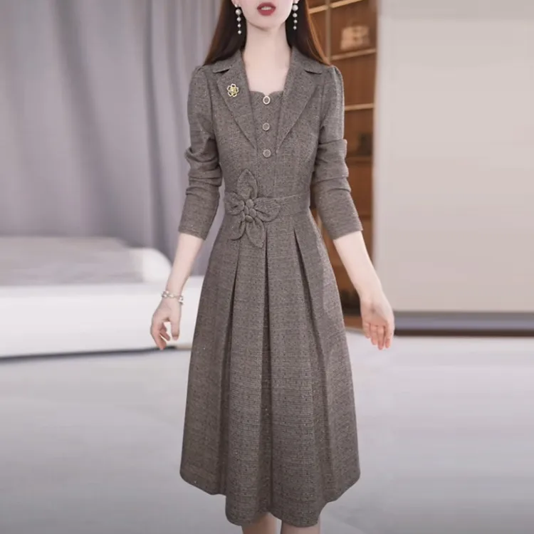 帛莱精纺洋气衣服女2025秋冬季新款长袖时尚修身显瘦打底连衣裙子