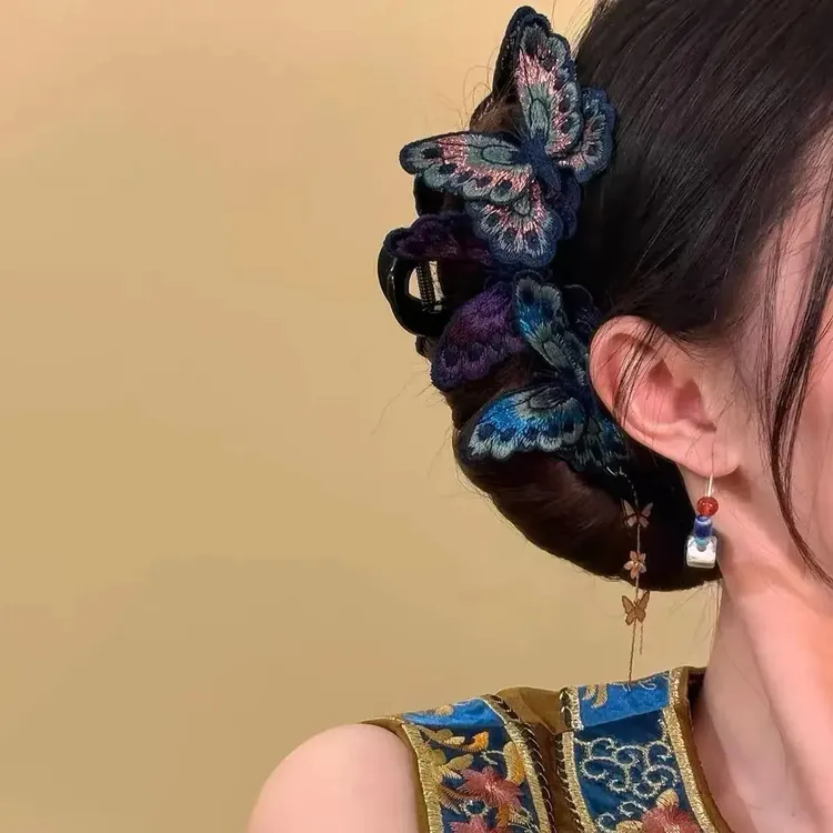 欢珠影玲珑~复古刺绣蝴蝶发夹女新中式发饰民族风后脑勺抓夹鲨鱼