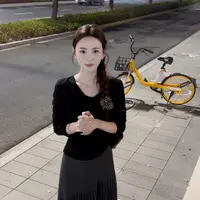 岑岑-【微荡领修身上衣】秋季薄款百搭打底衫 女人味