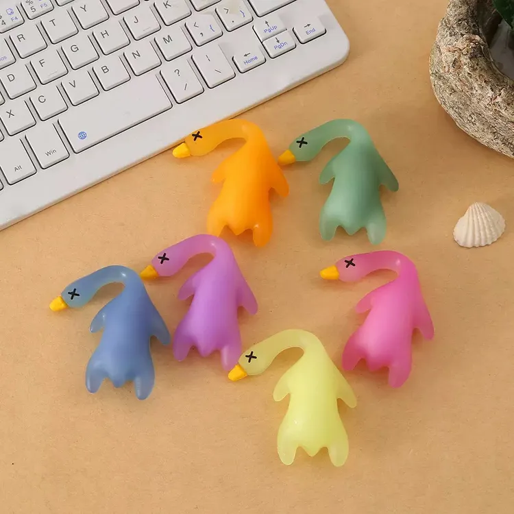 照太阳光紫外线变色夜光创意烤鸭烧鹅卡通装饰摆件挂件