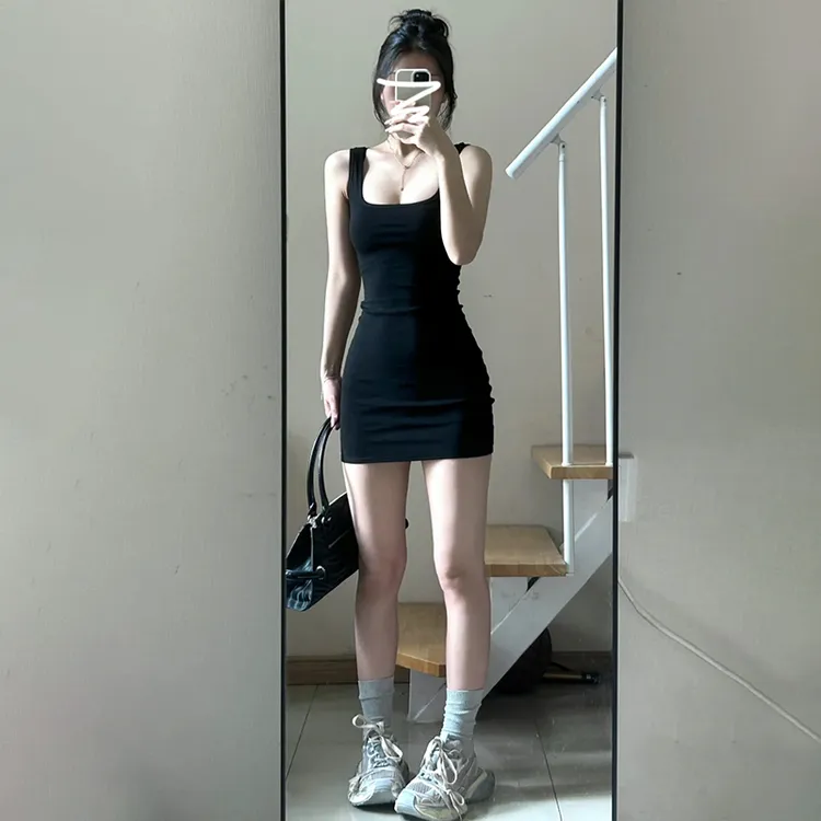 黑色纯欲辣妹黑色吊带背心裙女夏季修身短款连衣裙打底内搭臀裙子