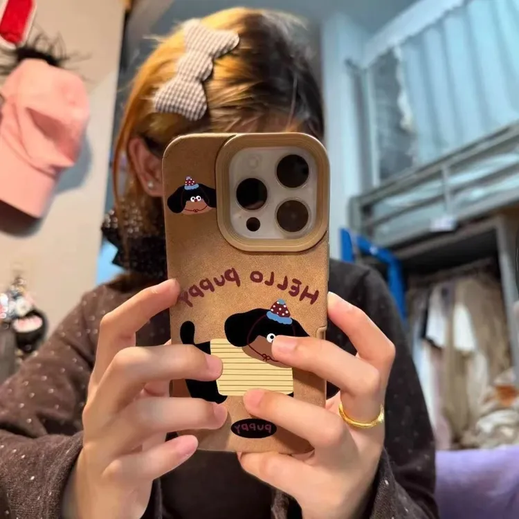 黄衣腊肠狗适用iPhone16苹果15贴皮手机壳17pro冬日可爱个性13潮X