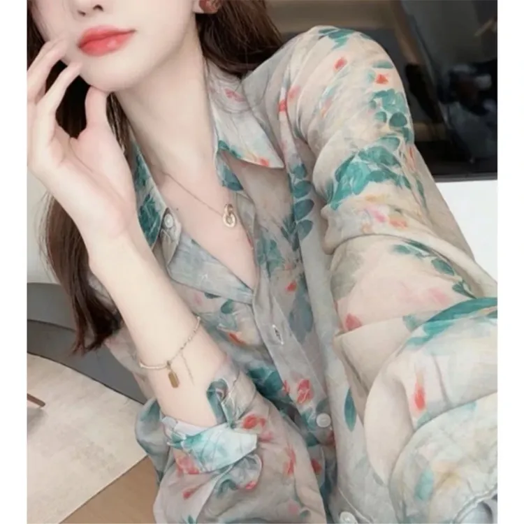 港风复古碎花气质打底小衫女春秋2025新款设计感减龄长袖翻领衬衣